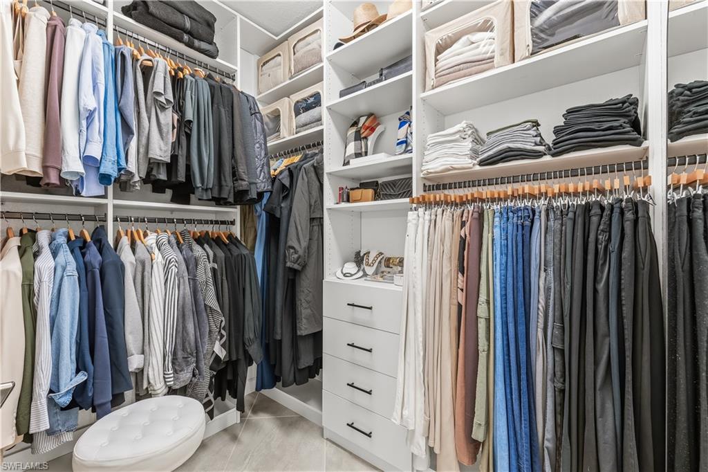 COUNTRY CLUB - Residential