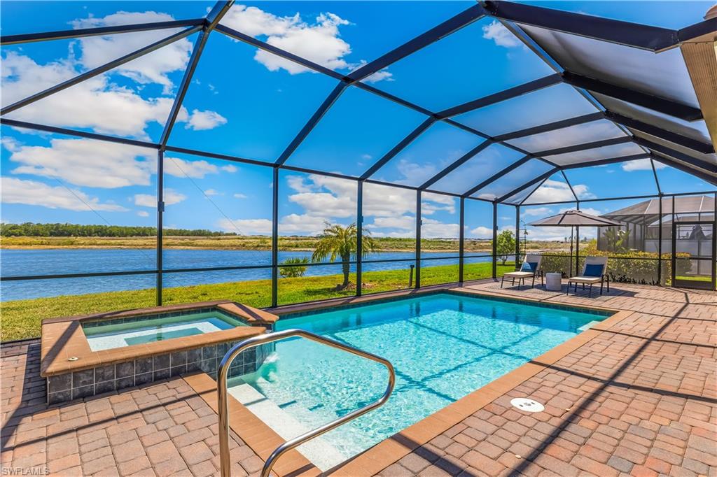 COUNTRY CLUB - Residential