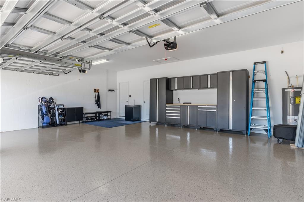 COUNTRY CLUB - Residential