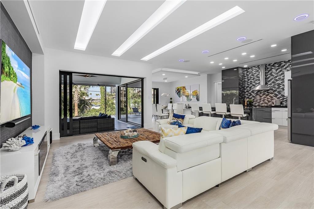 MARCO BEACH - Residential