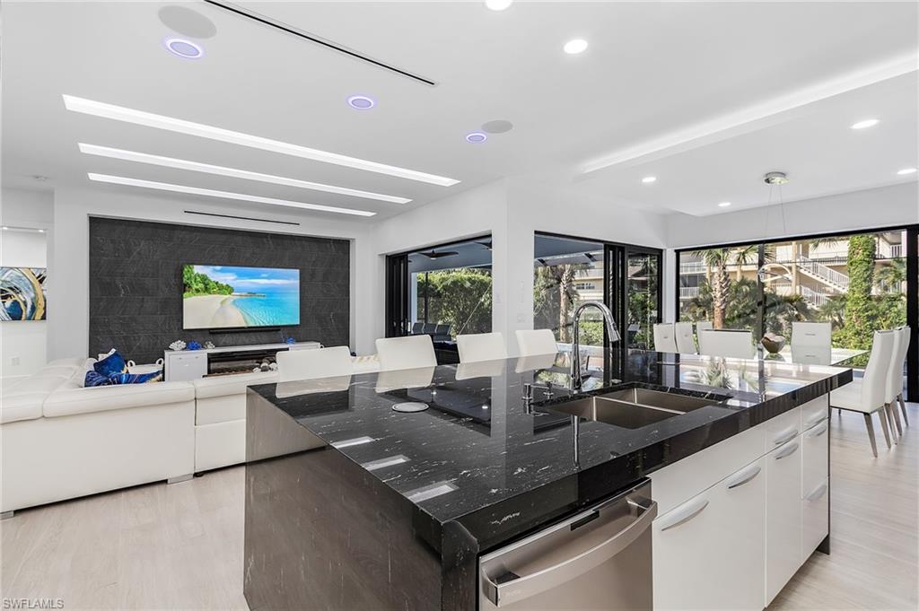 MARCO BEACH - Residential