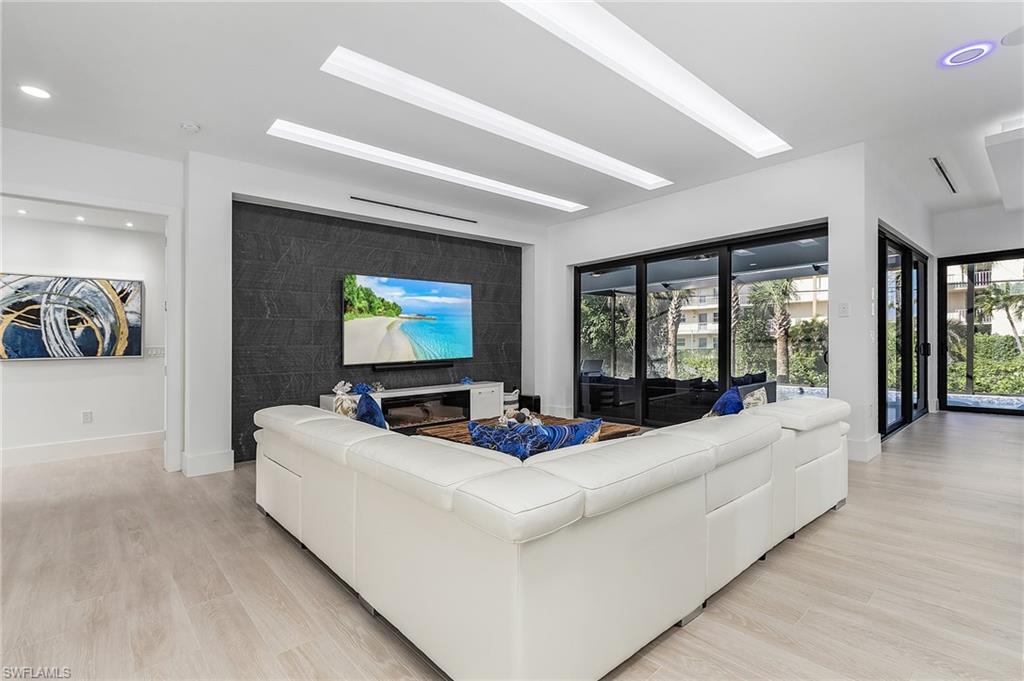 MARCO BEACH - Residential