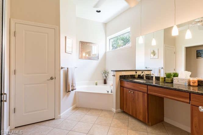 CARLTON LAKES - Residential