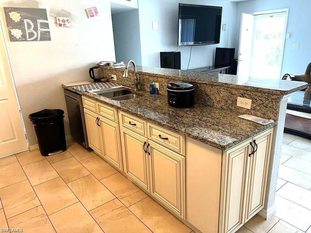 883 Coconut CIR E