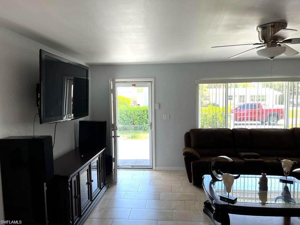 883 Coconut CIR E