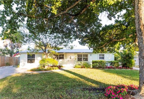 Photo of 1270 11th ST N, NAPLES, FL 34102 (MLS # 225083322)