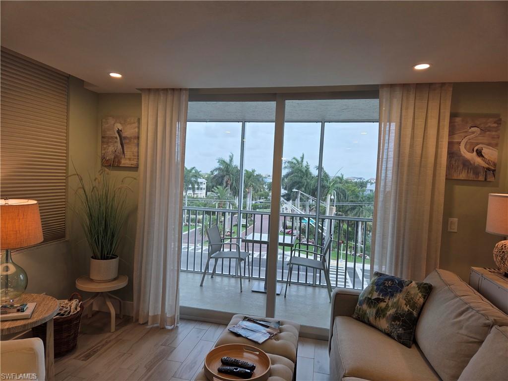 BEACH AND TENNIS CLUB - Residential