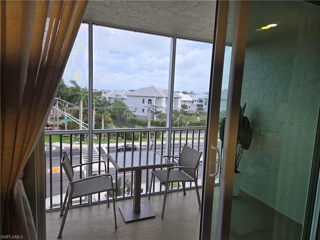 BEACH AND TENNIS CLUB - Residential