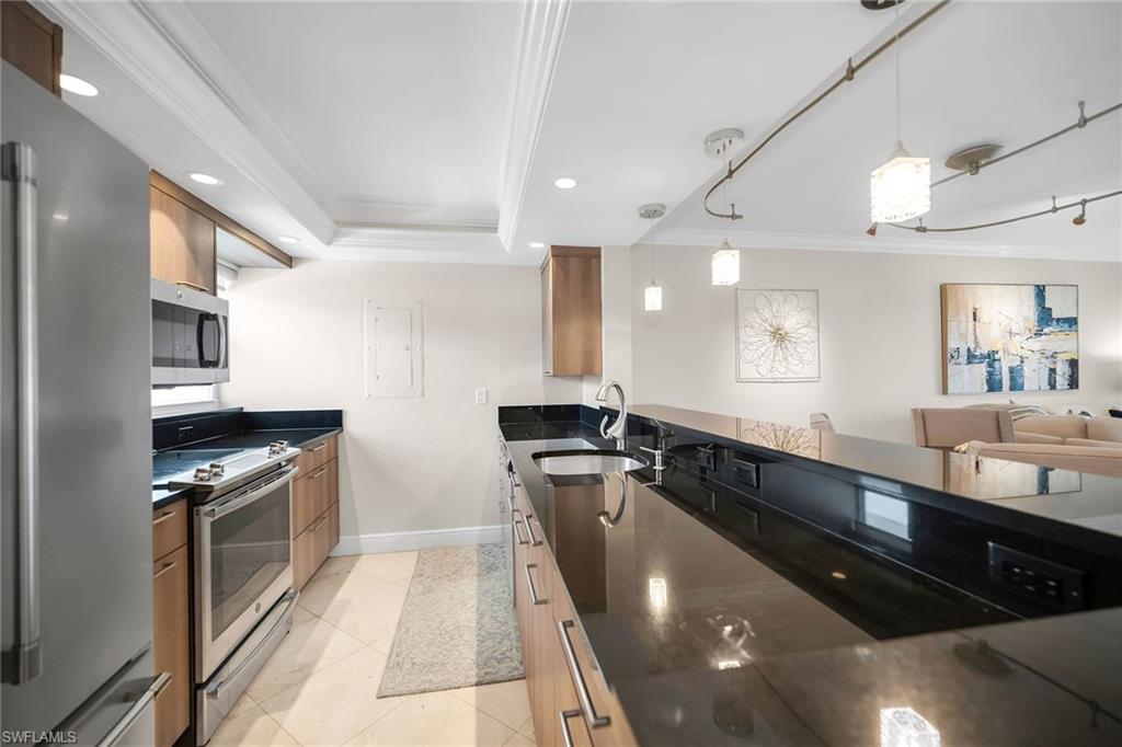 300 Park Shore DR 2E