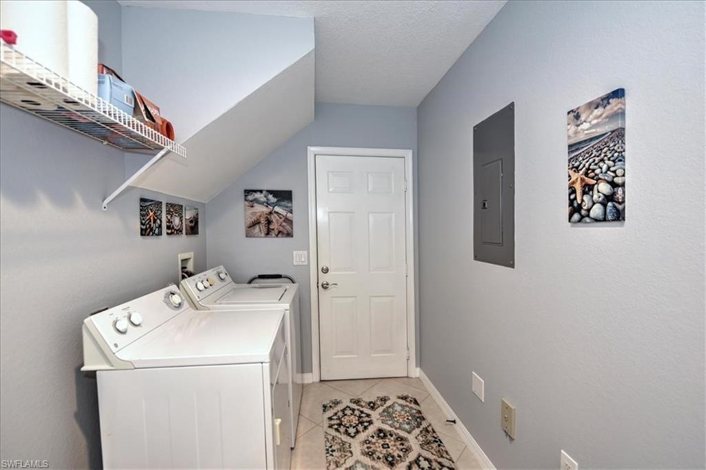 HAWK'S NEST - Residential