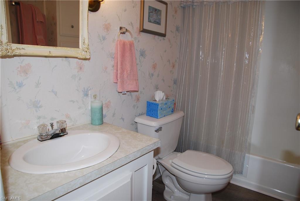 SIX LAKES COUNTRY CLUB - Residential