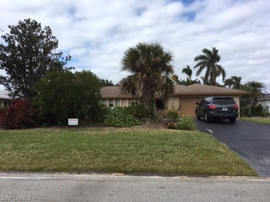 Perfect Naples location.  Close to beaches, shopping and dining. Just minutes from down town.  New custom homes are being developed on most streets in this family friendly area.  For a small annual fee, you will have complete access to the Moorings private beach which includes a large parking lot, covered pavilions and a childrens play area.