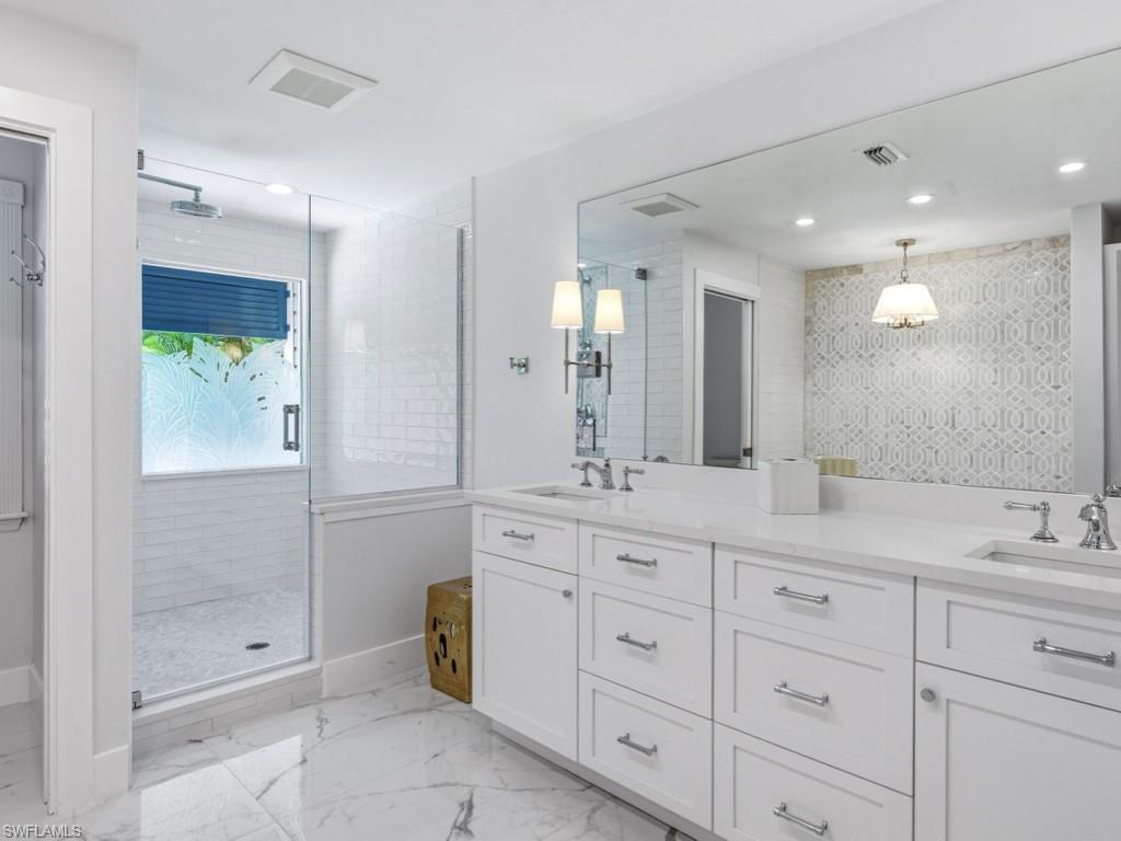 LIVINGSTON WOODS - Residential