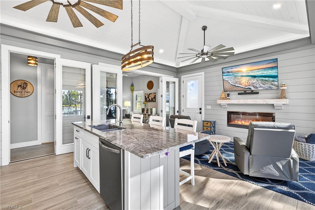 GOLDEN PALMS LUXURY MOTORCOACH RESORT - Land