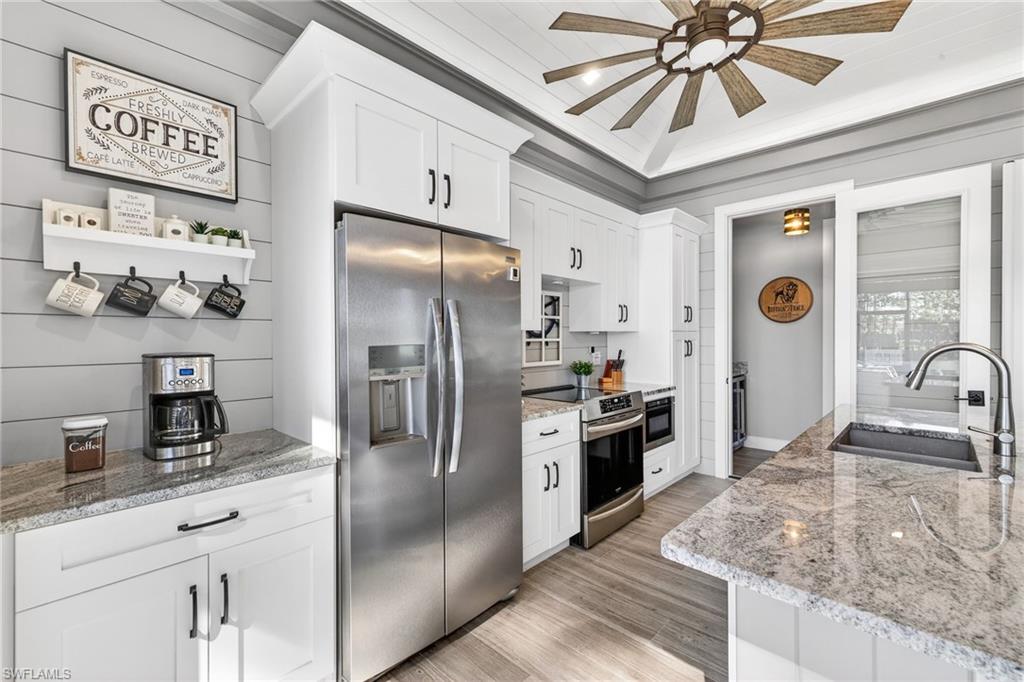 GOLDEN PALMS LUXURY MOTORCOACH RESORT - Land