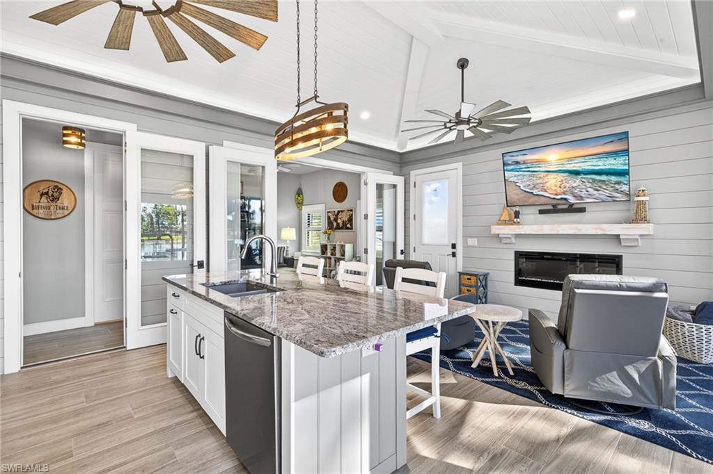 GOLDEN PALMS LUXURY MOTORCOACH RESORT - Land