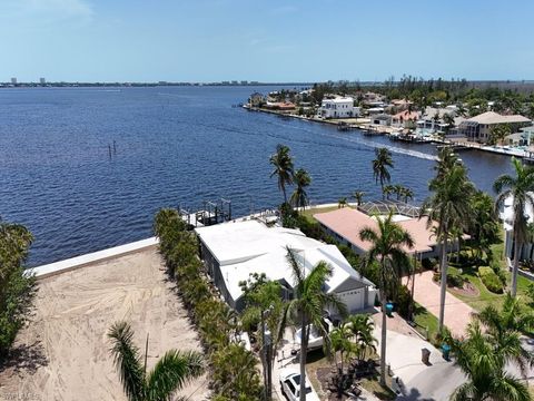 228 Bayshore DR CAPE CORAL FL 33904