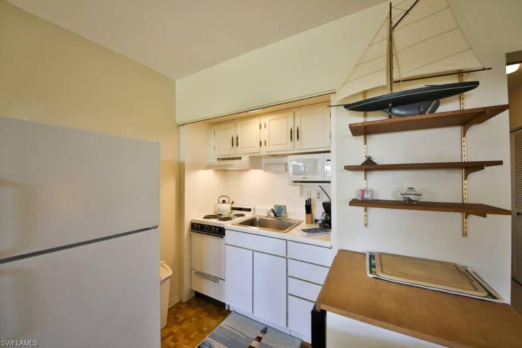 SEABREEZE APTS - Residential