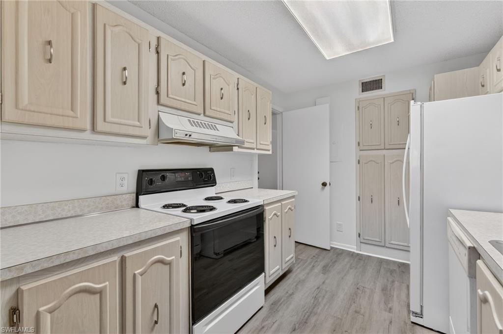 FAIRWAY TOWERS - Residential