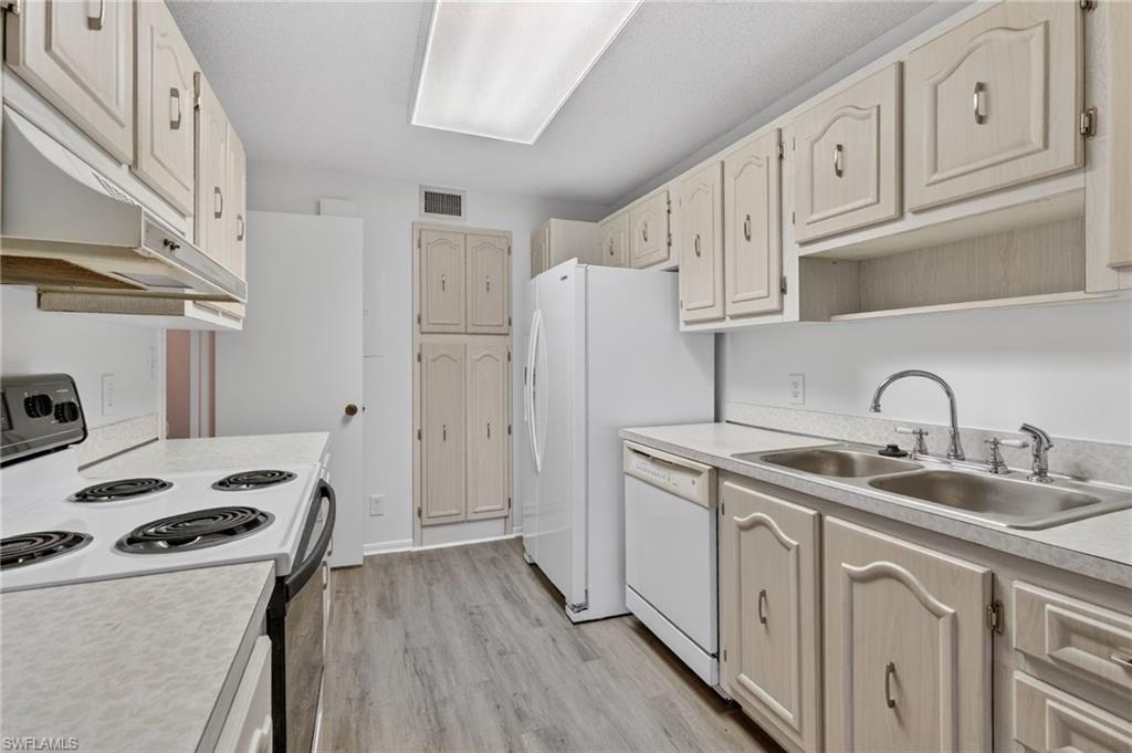 FAIRWAY TOWERS - Residential