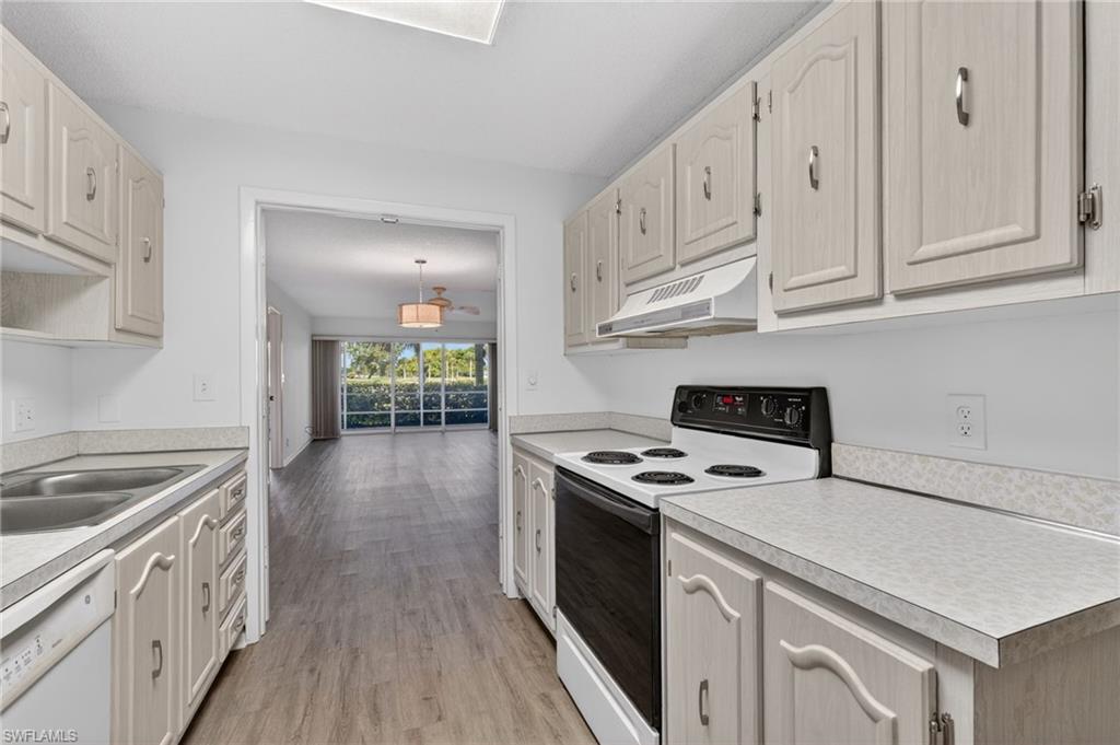 FAIRWAY TOWERS - Residential