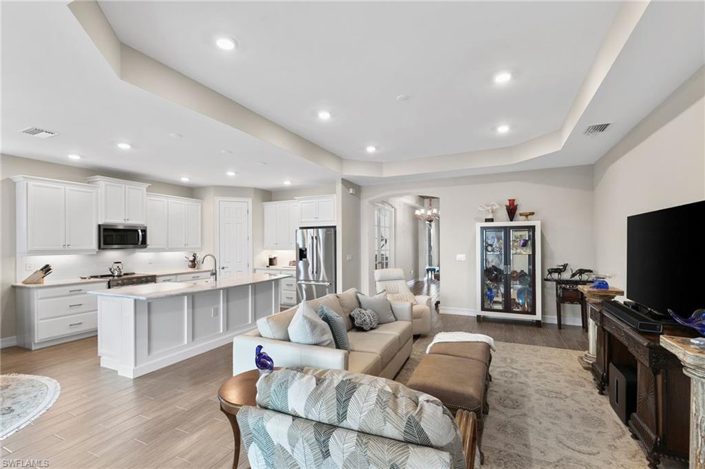 HALFMOON POINT - Residential