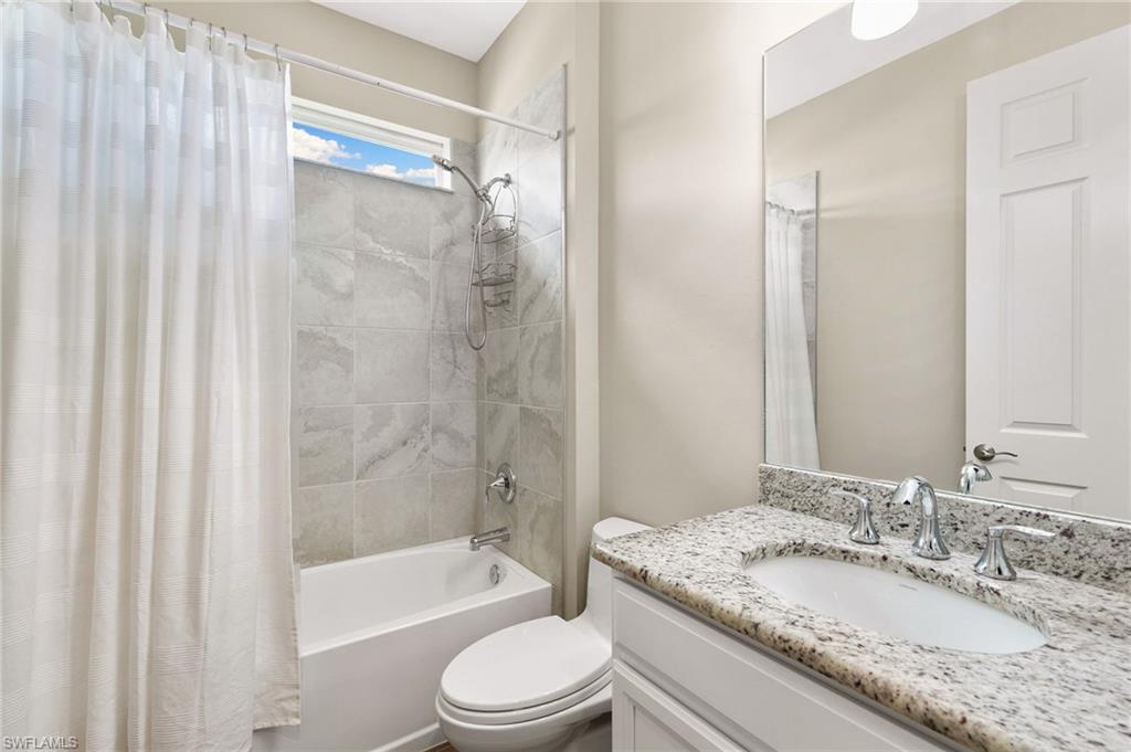 HALFMOON POINT - Residential