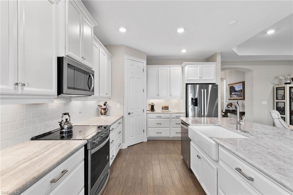 HALFMOON POINT - Residential