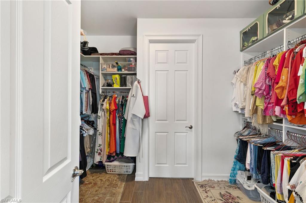 HALFMOON POINT - Residential