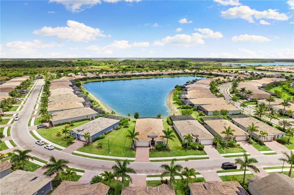 HALFMOON POINT - Residential