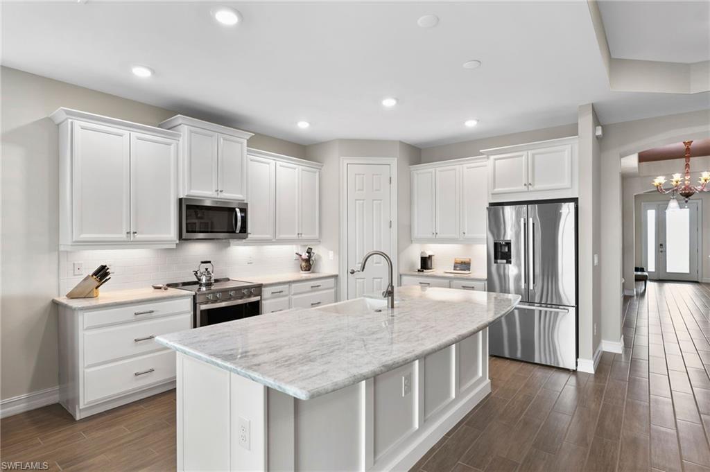 HALFMOON POINT - Residential