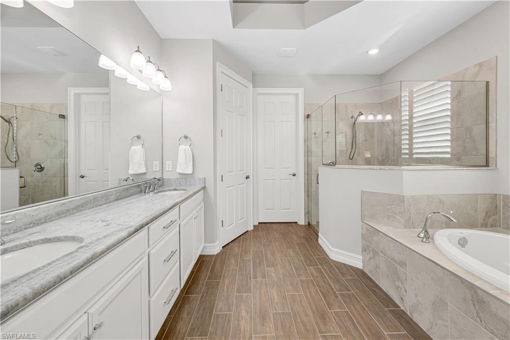 HALFMOON POINT - Residential