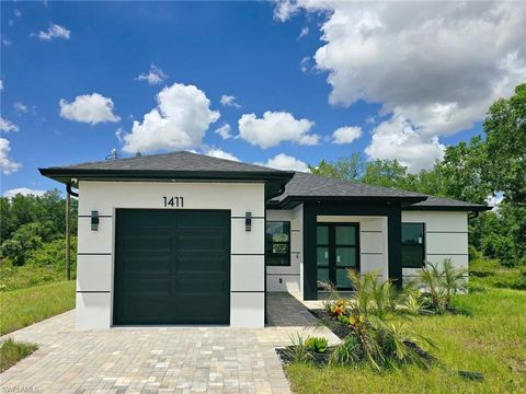 Photo of 1411 Moore AVE, LEHIGH ACRES, FL 33972 (MLS # 226017323)