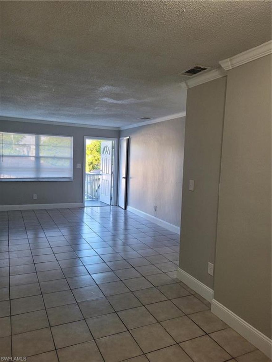 Really cute and well maintained 2 Bedroom 1 bathroom unit that includes water ! Coin Laundry on site with outdoor barbeque and gazebo area.