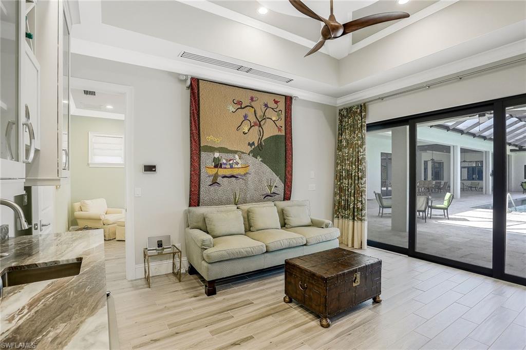 BAY WOODS - Residential