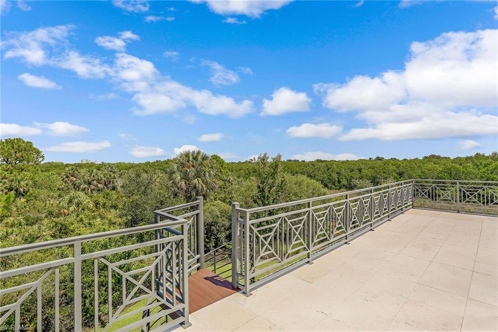 BAY WOODS - Residential