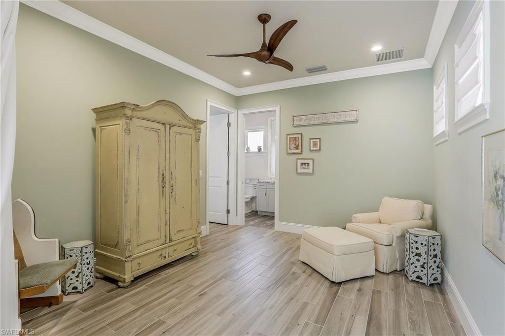 BAY WOODS - Residential