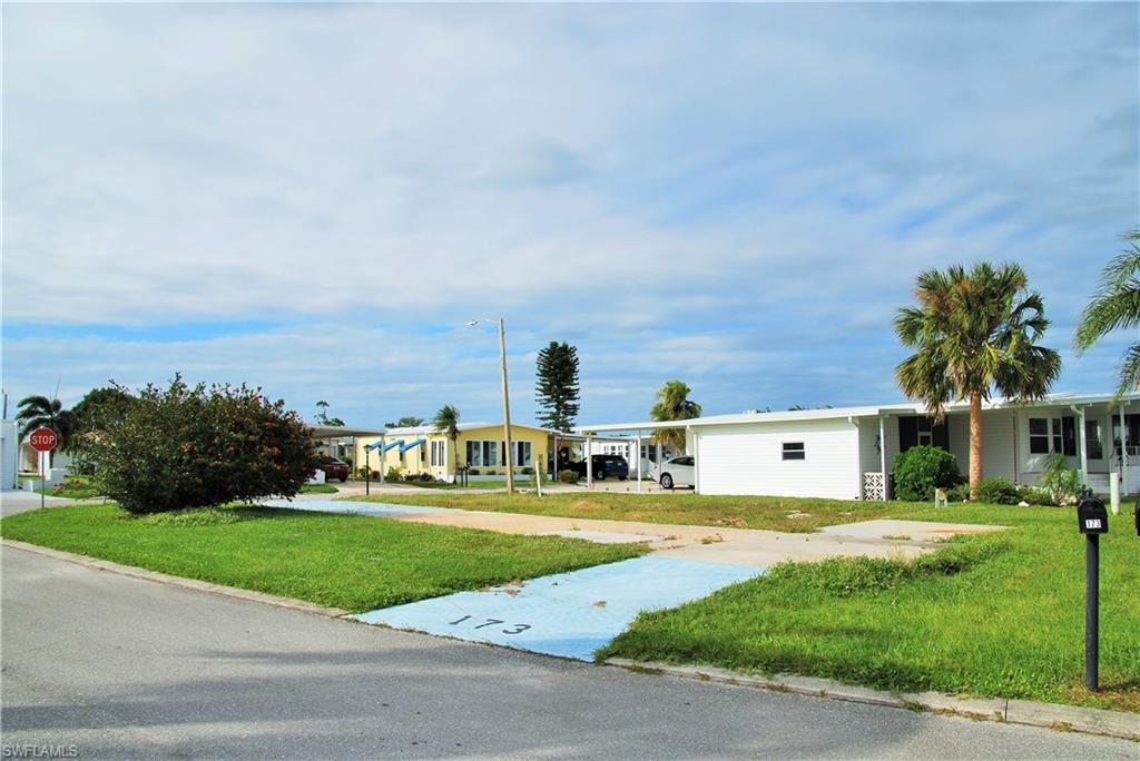 SIX LAKES COUNTRY CLUB - Land