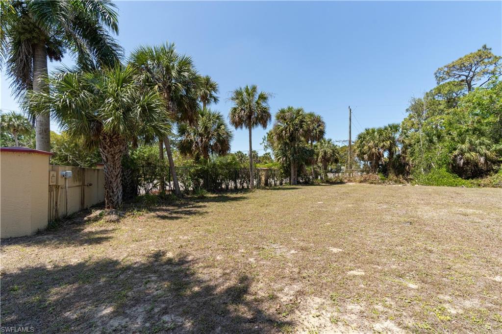 SPANISH GARDENS - Land