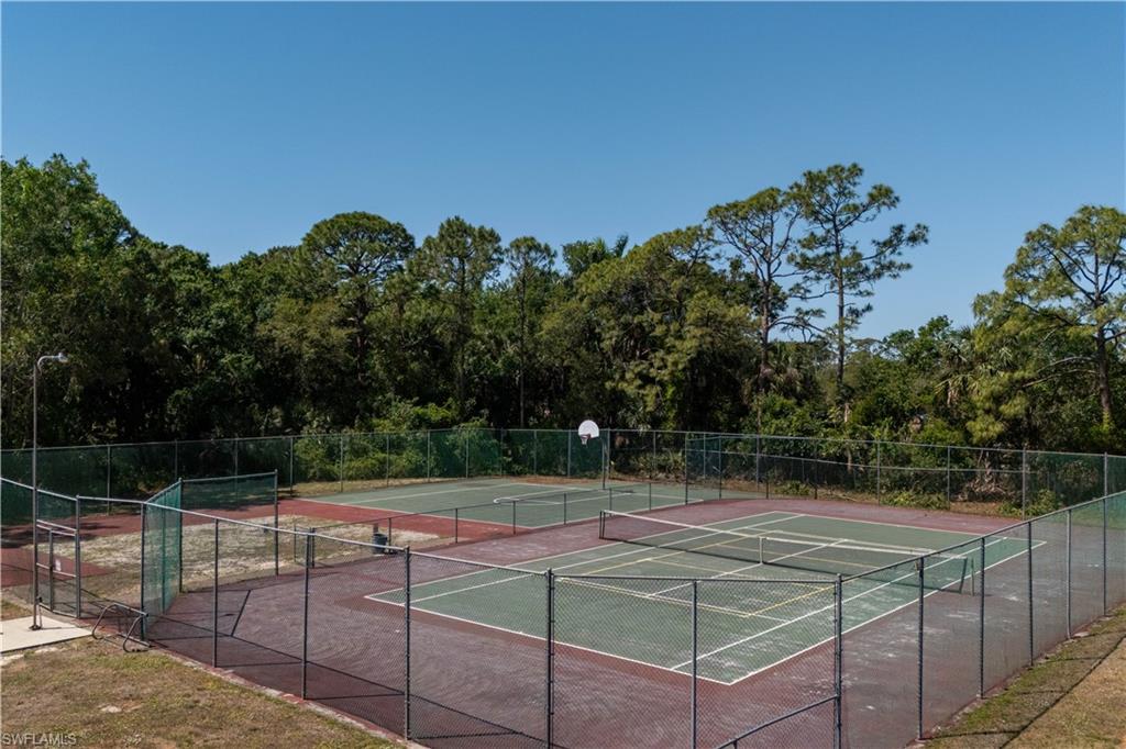 SPANISH GARDENS - Land