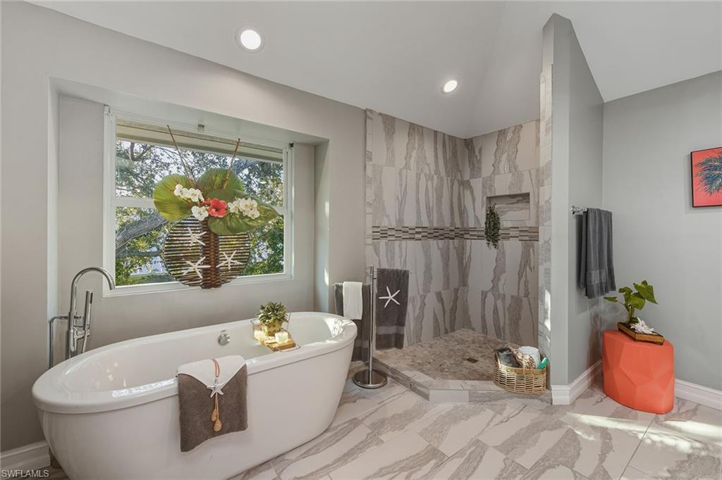 HIDEAWAY BEACH - Residential