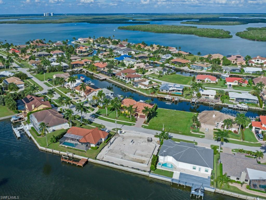 MARCO BEACH - Residential