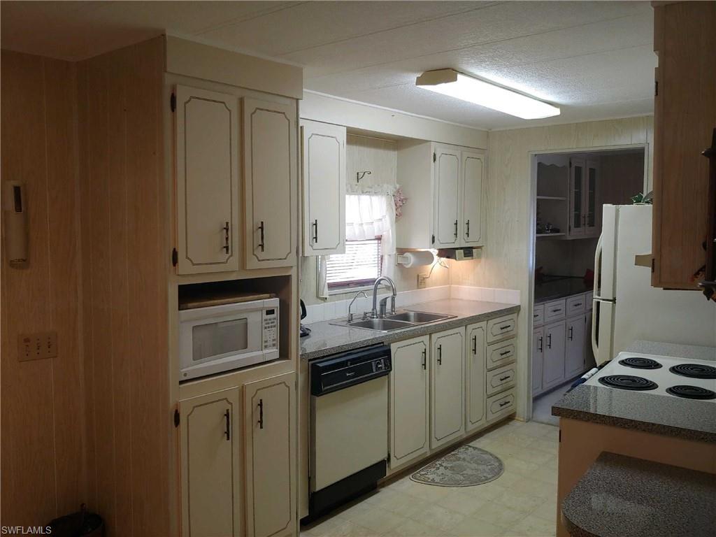 LAZY DAYS MOBILE VILLAGE - Residential