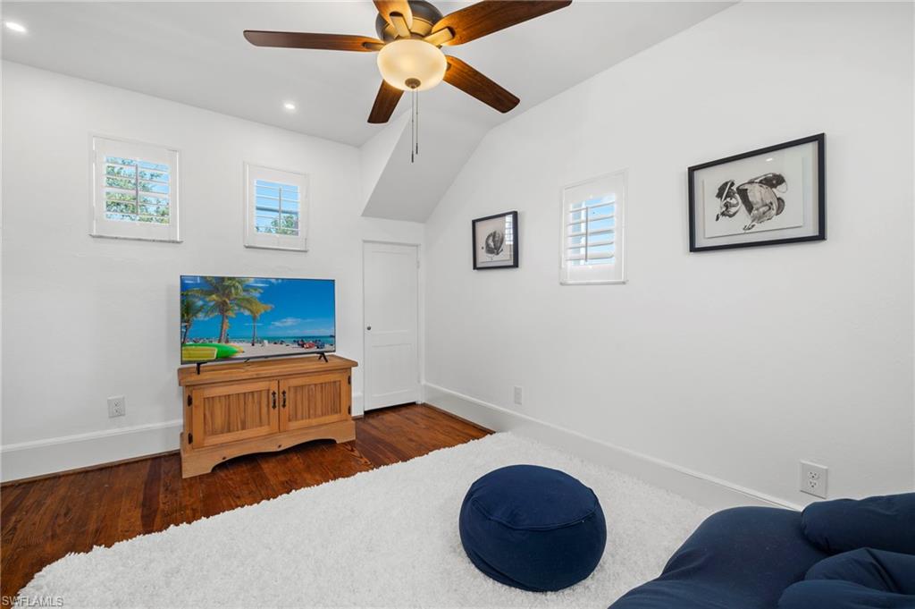 BURTWOOD - Residential