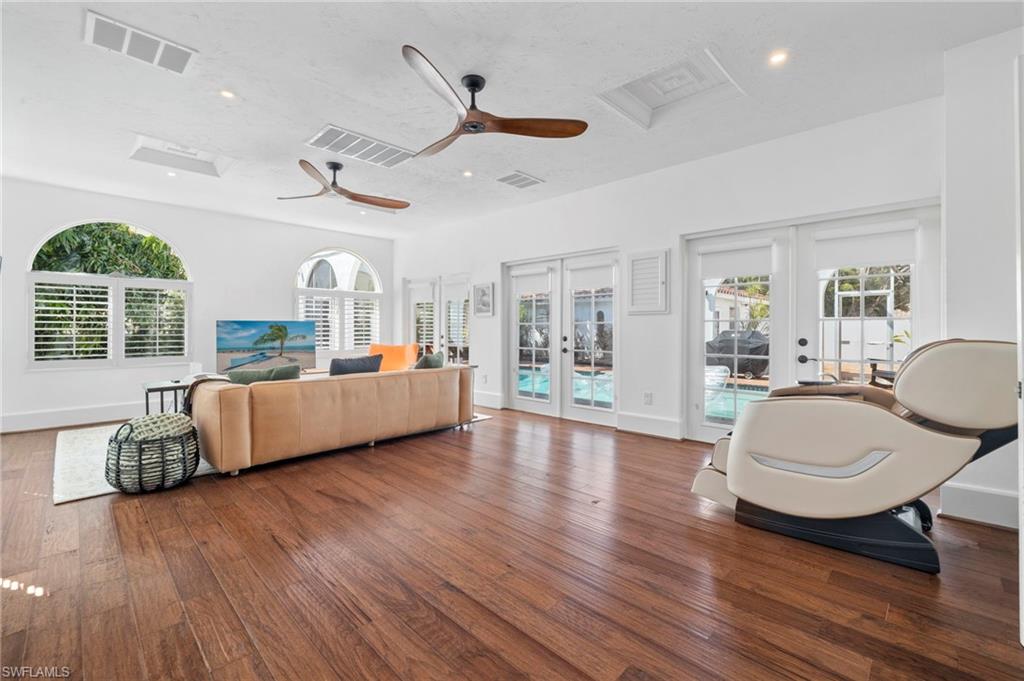 BURTWOOD - Residential