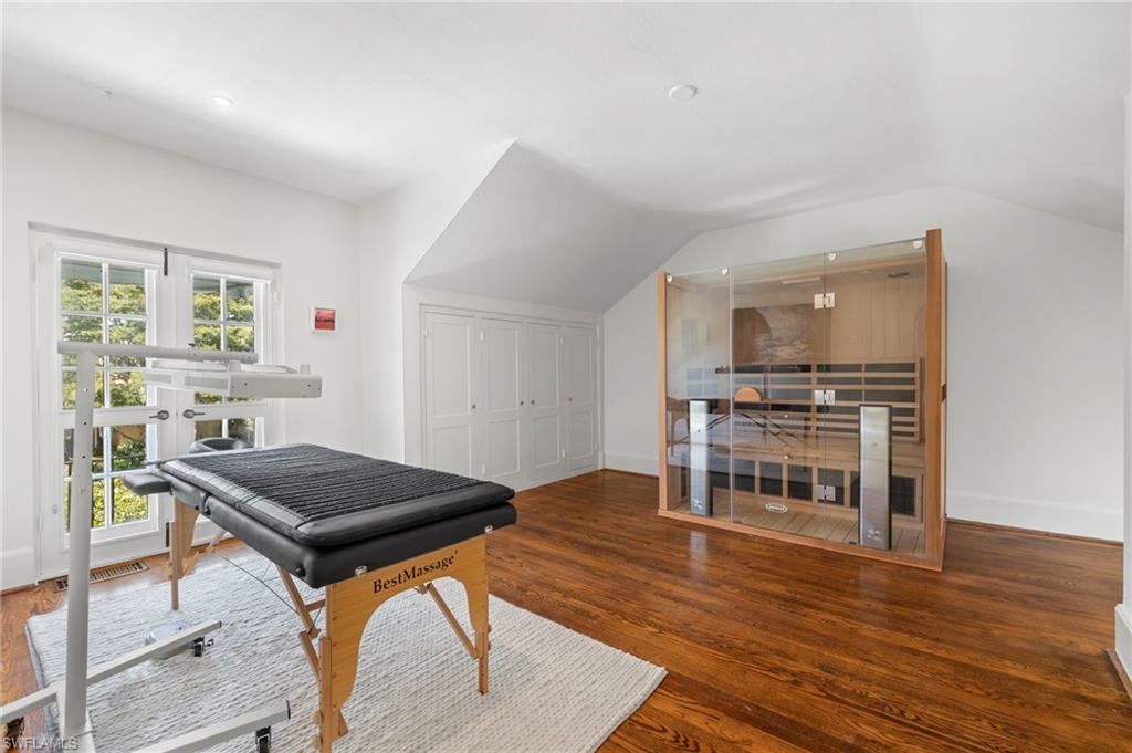 BURTWOOD - Residential