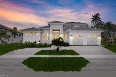 A home in MARCO ISLAND