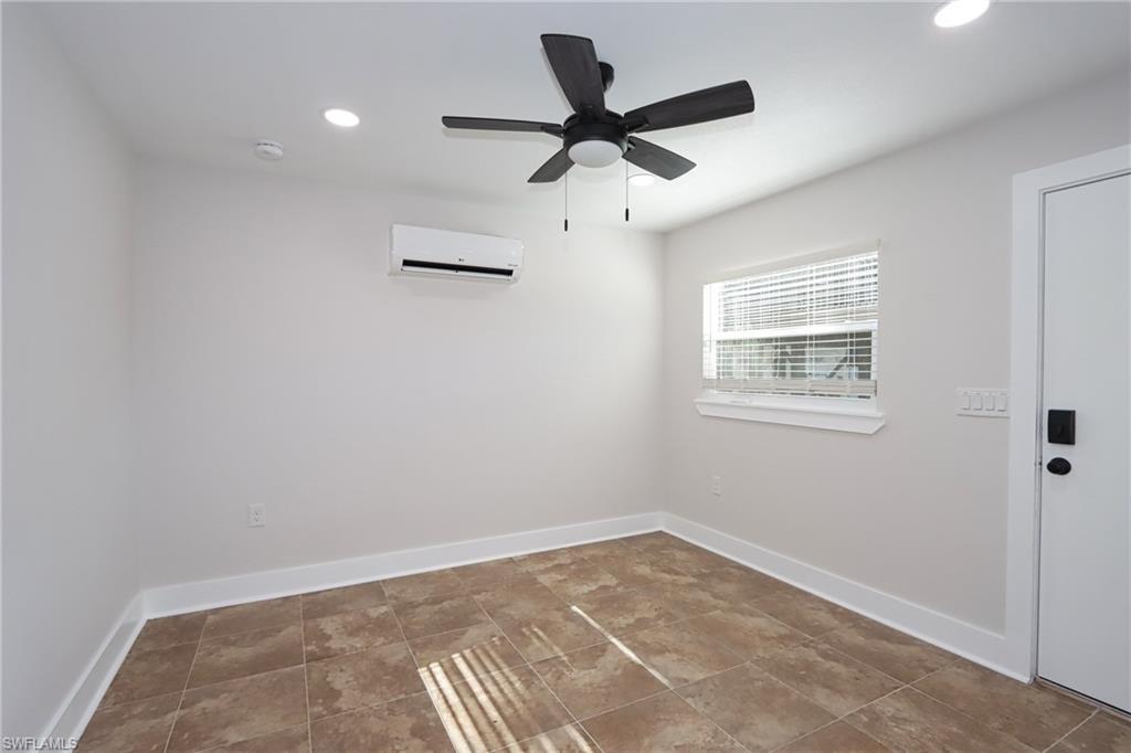 HYDE PARK - Residential Lease