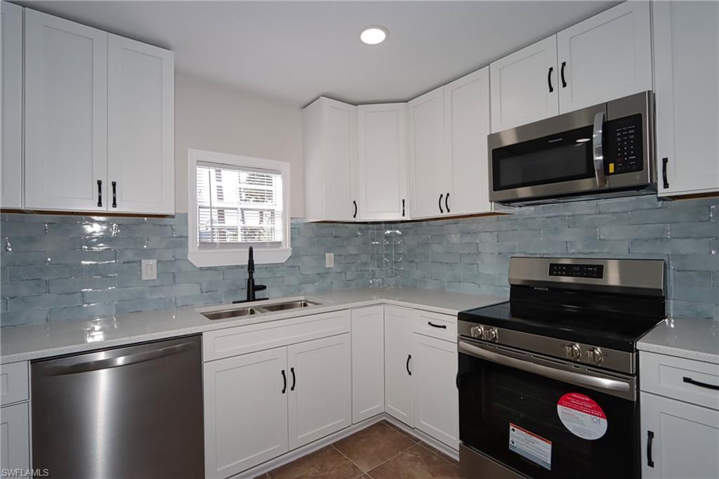 HYDE PARK - Residential Lease