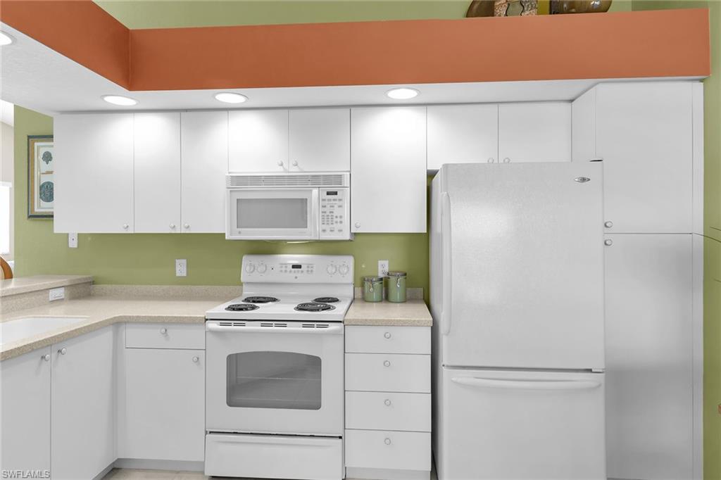 SUNSET CAY LAKES - Residential